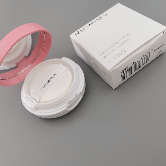 New Shu Uemura fresh cushion blush in pop in pink - Picture 2 of 4